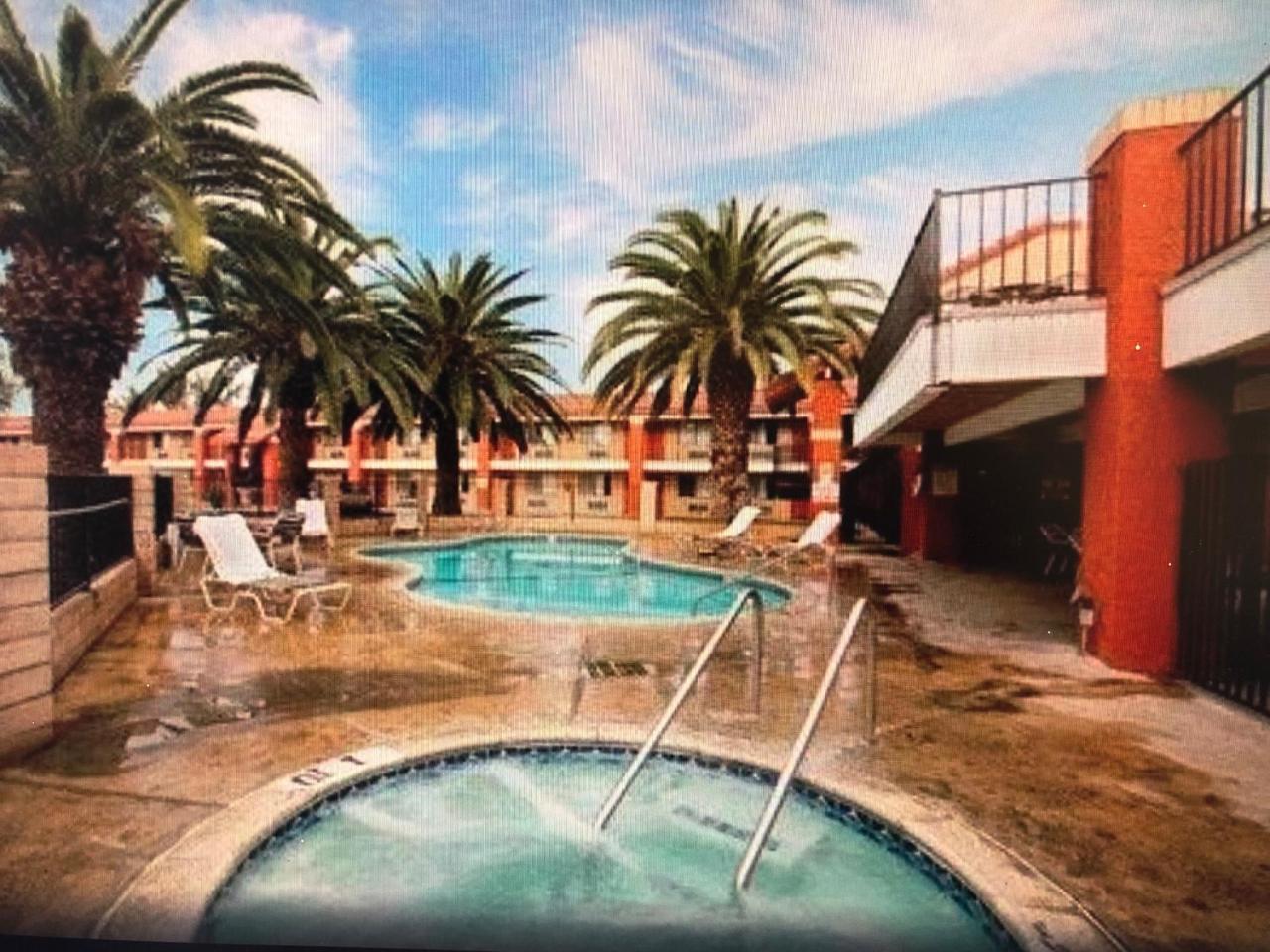 Days Inn By Wyndham Hemet Zewnętrze zdjęcie